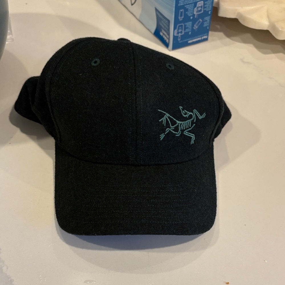 Arc'teryx dark green Cap with Green Logo